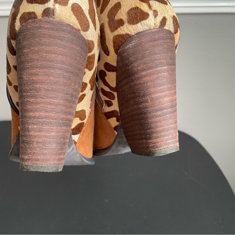 Very Volatile Chatter Leopard Calf Hair Suede Booties Boots Size 9 - Picture 11 of 14